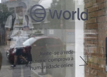 Empresa suspende coleta de íris de brasileiros após decisão da ANPD