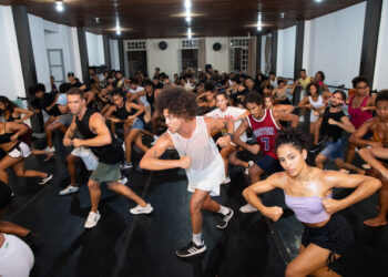 Funceb promove aulas abertas nas praças do Pelourinho em comemoração ao mês da dança