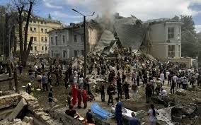 Kiev: bombardeio russo atinge hospital pediátrico e mata 28