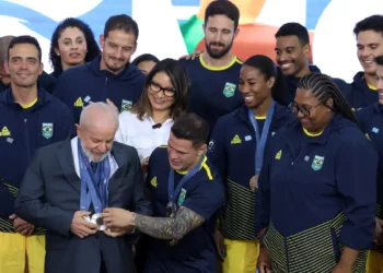 Lula recebe atletas olímpicos e defende mais apoio público ao esporte