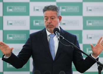 Lira critica Padilha; ministro reage com vídeo de Lula