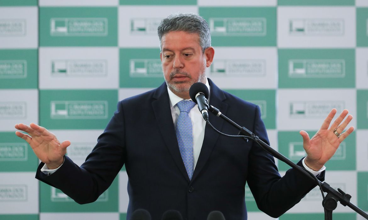 Lira critica Padilha; ministro reage com vídeo de Lula