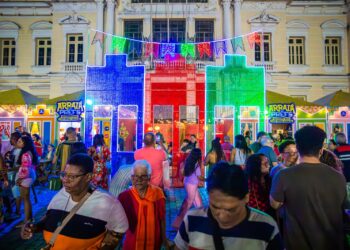 Arraiá da Prefs tem mais de 3 mil metros de gambiarras luminosas, cenografia junina e peças instagramáveis