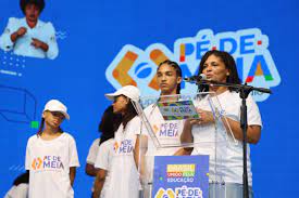 Mãe de estudantes destaca impacto de programas estaduais e federais de assistência estudantil: “nós conseguimos ter uma alimentação digna”