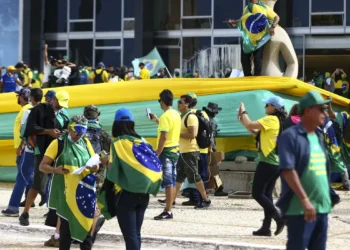 Moraes mantém prisão de condenada pelos atos de 8 de janeiro