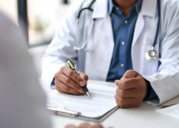 Plataforma de combate a atestados falsos protege médico e trabalhador; entenda