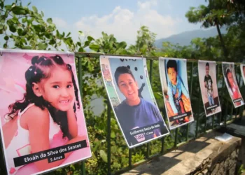 Memorial no Rio volta a ter fotos de crianças vítimas de bala perdida