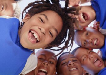 Pesquisa revela que só 5 em cada 10 meninos adolescentes têm certeza se são amados pelo pai