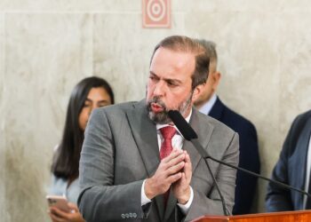 Ministro diz que demissão de presidente da Petrobras é especulação