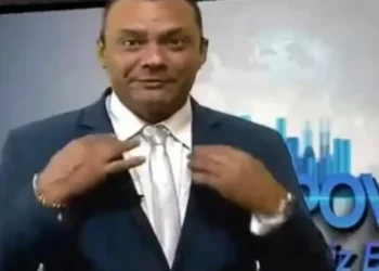 Apresentador morre após ser golpeado na cabeça com furadeira durante briga