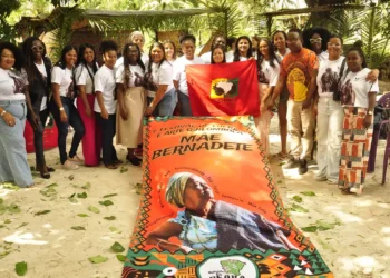 “Mãe Bernadete, presente”: comunidade defende legado um ano após crime