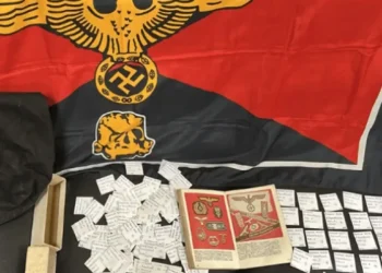 Homem de 70 anos é preso no Rio por comercializar símbolos nazistas