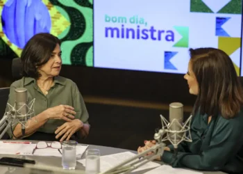 Ministra da Saúde comemora dados da imunização infantil