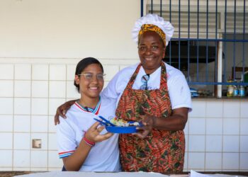 Cozinheiras transformam ingredientes em nutrição e afeto nas escolas estaduais da Bahia