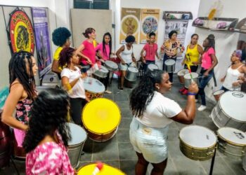 Instituto A Mulherada lança oficinas de percussão gratuitas no Centro Histórico