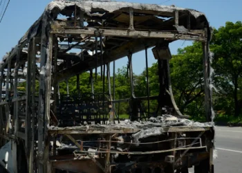 Fogo em ônibus virou modus operandi do crime no Rio, diz pesquisadora