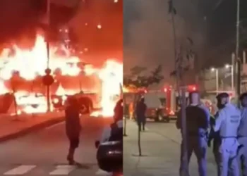 Avenida Suburbana: bandidos tocam fogo em ônibus após morte de traficante