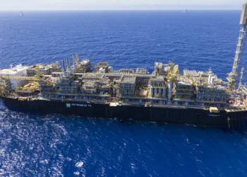 Petrobras descobre nova camada de óleo no pré-sal da Bacia de Santos