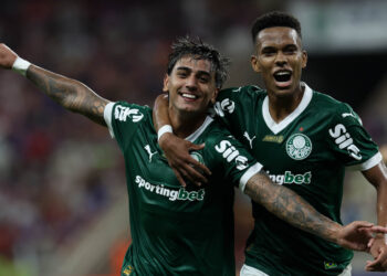 Palmeiras vence o Fortaleza e retoma ponta do Brasileirão