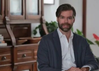 Internet virou “campo minado” para crianças e jovens, diz especialista