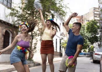 Preserve sua voz na folia: confira dicas para a saúde vocal no Carnaval