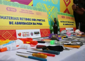 Polícia Militar recolhe pistolas de água no carnaval em Salvador