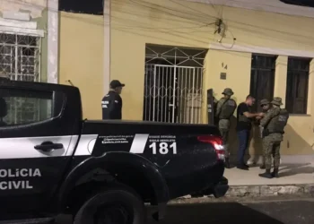 Polícia deflagra operação em 5 cidades baianas contra facção criminosa