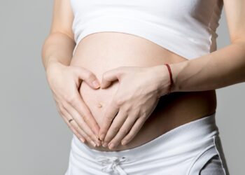 Bronquiolite e pneumonia: vacina para gestantes também protege bebês e começa a ser aplicada na rede privada