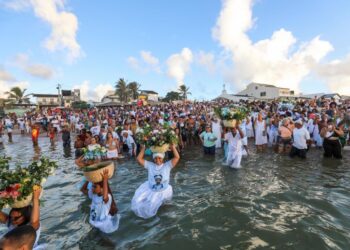 Rainha do Mar recebe homenagens em Arembepe no 2 de fevereiro