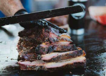 Festival une churrasco e samba no Rio Vermelho