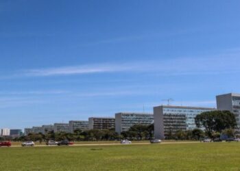 Governo oficializa congelamento de R$ 15 bilhões no Orçamento