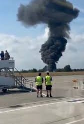 Londres: quatro morrem em queda de avião de pequeno porte