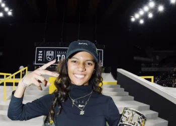 Rayssa vira na última volta e fatura etapa de Tóquio da Liga Mundial