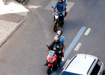 Conheça dez cuidados para uma viagem de moto mais segura