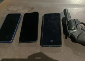 Avenida Tancredo Neves: suspeitos de roubo são presos pela PM