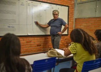 Primeiro pagamento do Pé-de-Meia será feito a partir de 26 de março