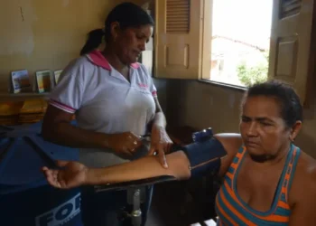 Um terço dos médicos deixou Atenção Primária à Saúde entre 2022 e 2024