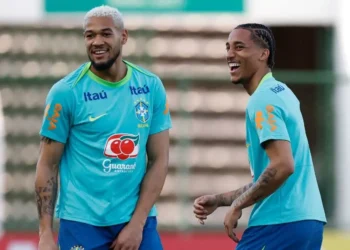 Dorival Júnior define esboço ofensivo da Seleção com João Pedro para duelo contra Colômbia