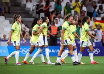 Brasil goleia a Espanha e retorna a uma final olímpica do futebol feminino após 16 anos