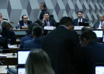 Comissão do Senado aprova aumento de salários de juízes e promotores