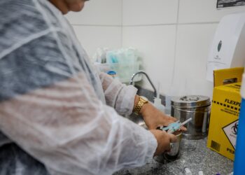 Camaçari: Sesau amplia vacinação contra a dengue para pessoas de 4 a 59 anos