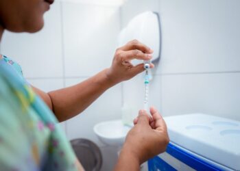 Vacinação contra dengue começa nesta terça (20) em Camaçari