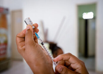 Novas vacinas contra covid-19 chegam na próxima semana