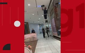 Homem é preso por roubar joalheria dentro de shopping; suspeito dormiu no estabelecimento para invadir loja