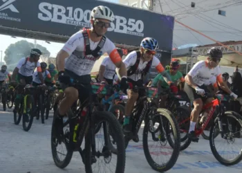 Suba 100 movimenta Praia do Forte com mais de mil ciclistas neste fim de semana