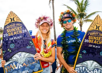 Surfe: australianos conquistam etapa de Sunset Beach