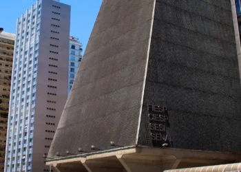 Com tarifaço dos EUA, Fiesp mantém projeção de alta do PIB em 2,4%