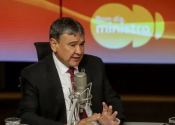 Tarifaço pode desequilibrar mercado interno no Brasil, alerta ministro