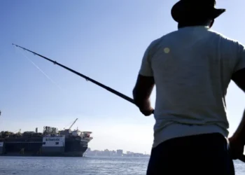 Especialistas alertam para risco de novas frentes de petróleo no país