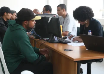 Lula sanciona lei que estrutura carreira e reajusta salários